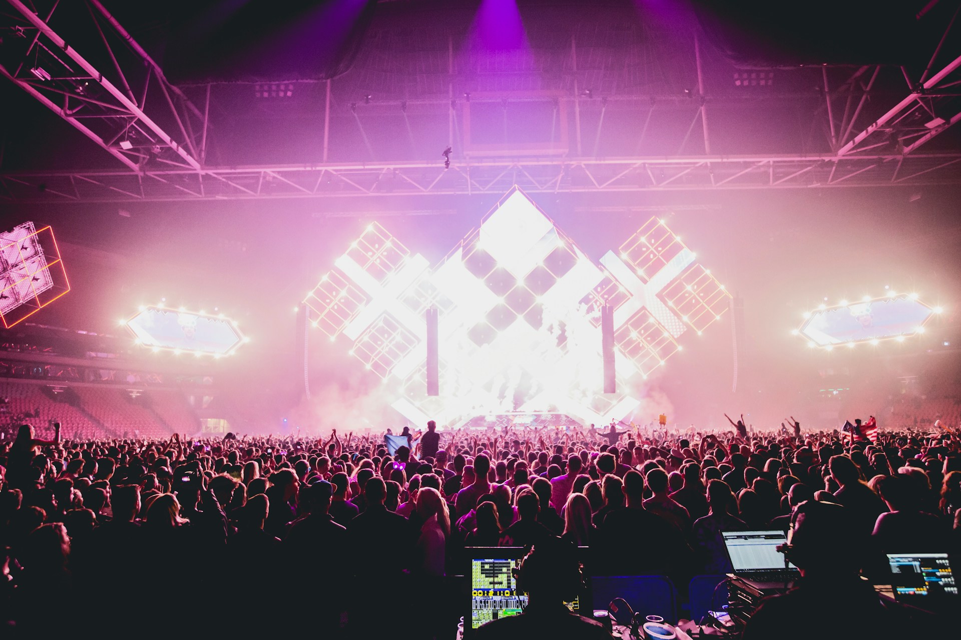 Ultimate Guide to Rave Events in Amsterdam: Where to Dance the Night Away