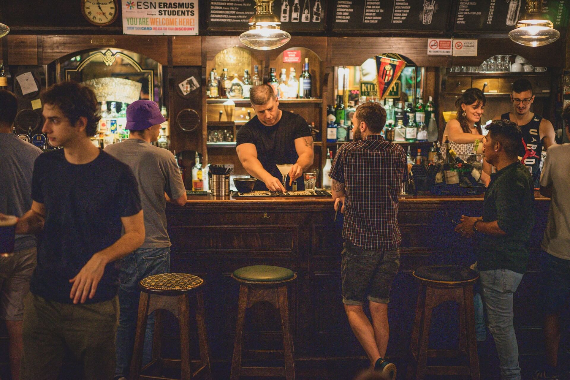 The Best Student Bars in Edinburgh: A Party Traveller’s Guide